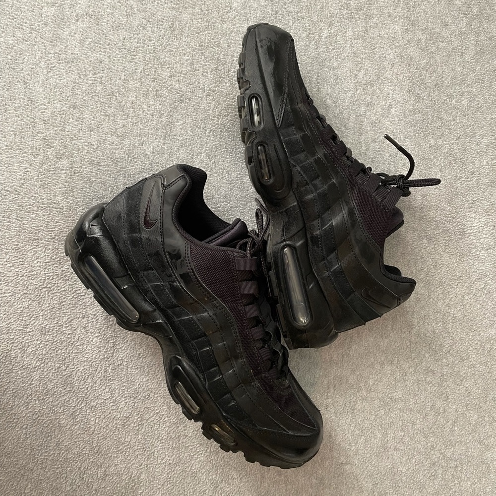 NIKE AIR MAX 95 ESSENTIAL 'TRIPLE BLACK' — Men’s 11.5 US